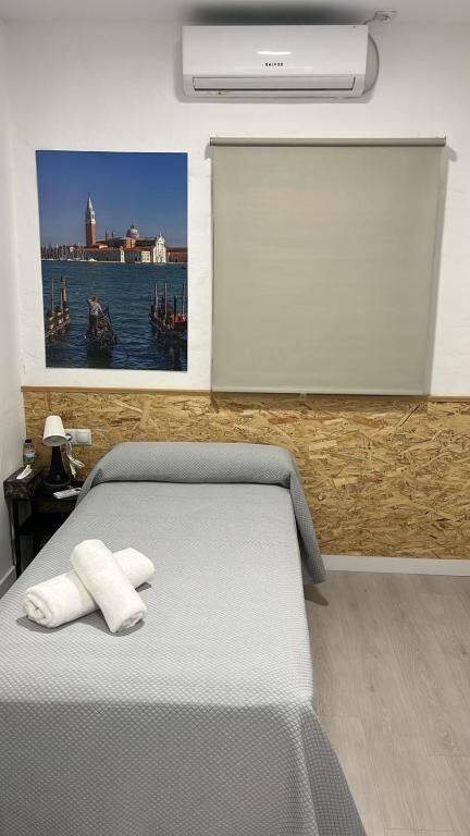 Single Room at Hostal NV Airport, Málaga